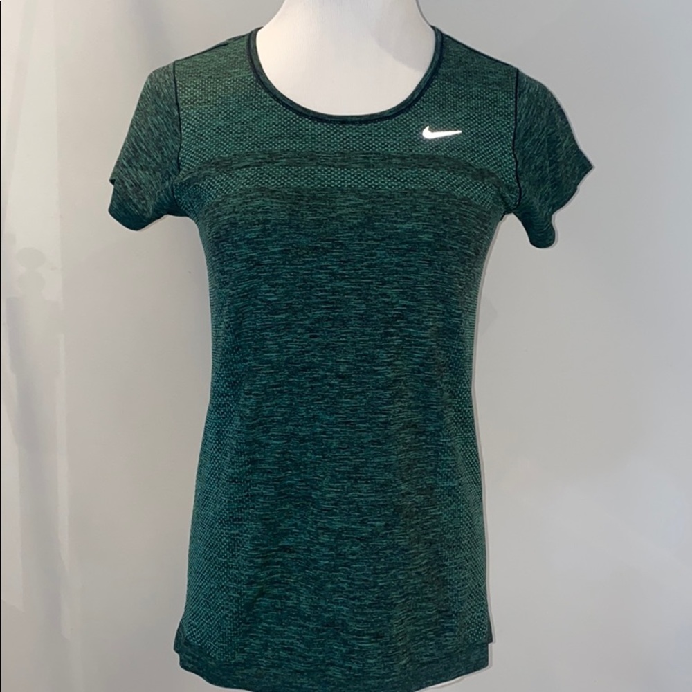 Nike top - Picture 2 of 4